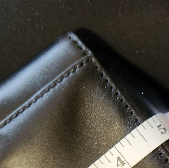 Vince Camuto Pure Leather Bag. - Picture 7 of 8